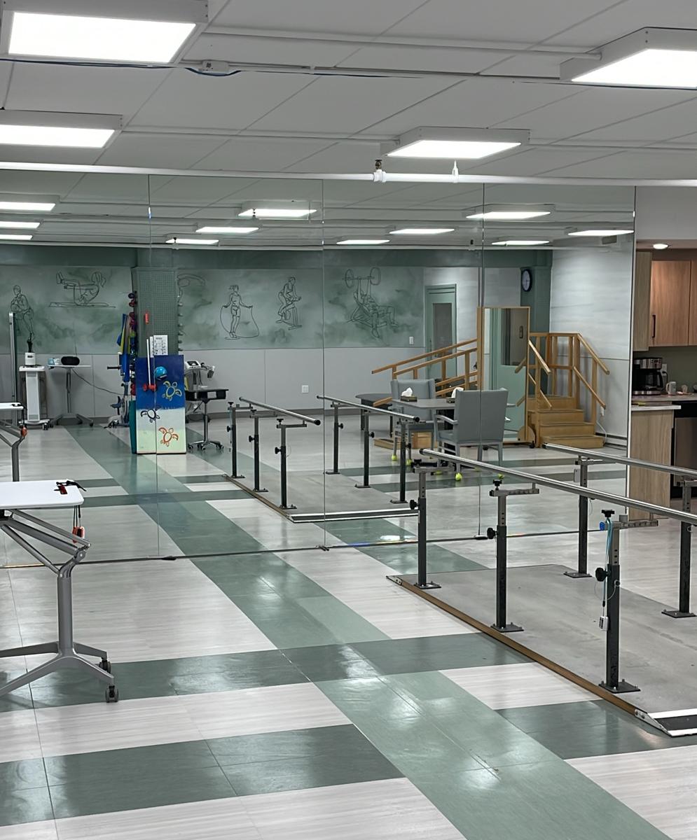 Full mirror wall in a physical therapy clinic